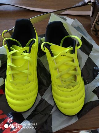Botas de fútbol para niños de segunda mano en Avilés en WALLAPOP Botas de fútbol para niños de segunda mano en Avilés en WALLAPOP