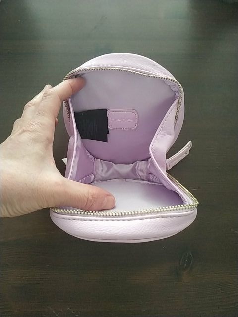 Bolso tipo pochette marca bebe.Nuevo.Con etiquetas