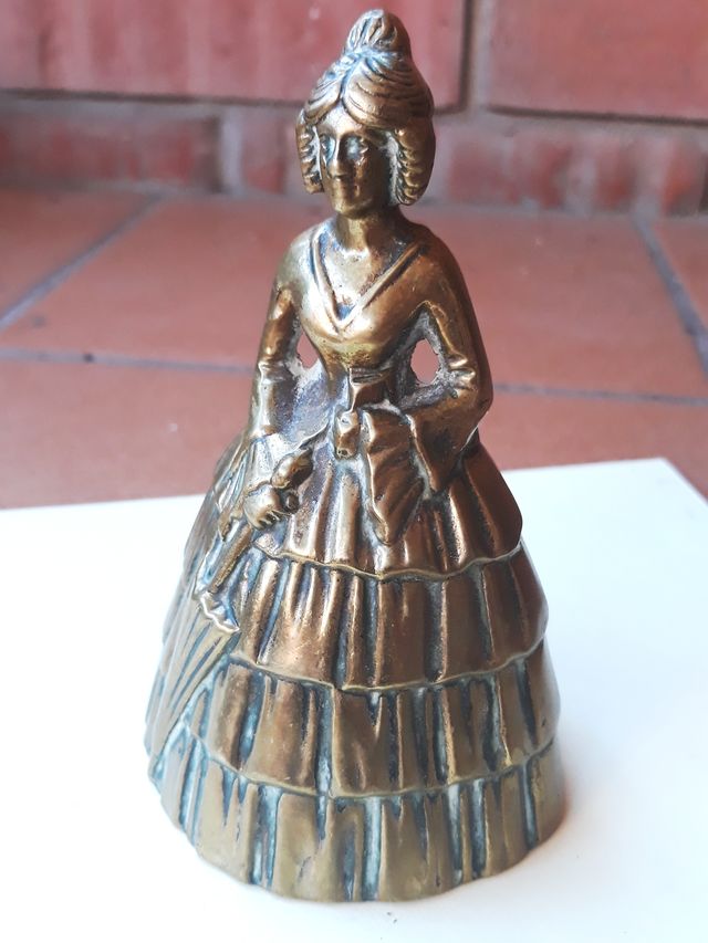 Campaneta antiga de mà en bronze