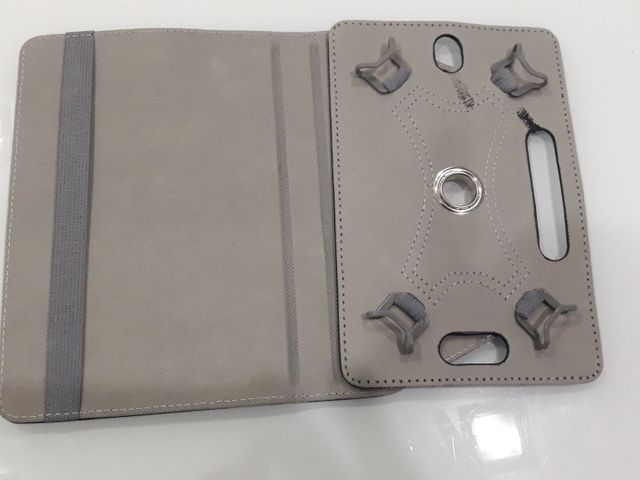 Funda tablet 7" negra sin estrenar