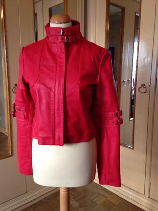 CAZADORA DE PIEL ISACO TORERA DE CUERO CHAQUETA \\uD83E\\uDDE5 de segunda  mano por 50 EUR en Valencia en WALLAPOP