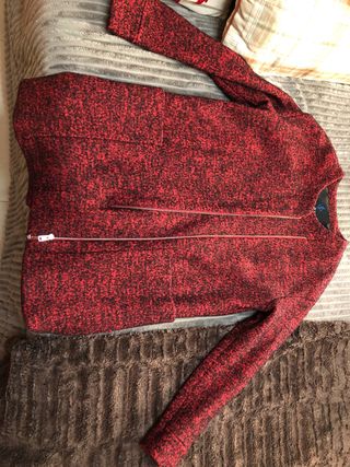 Abrigo rojo El Corte Inglés de segunda mano por 12 EUR en Cantoria en  WALLAPOP