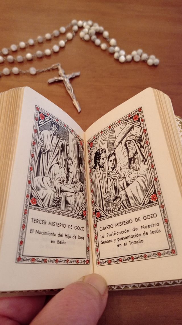 Rosario y devocionario antiguos