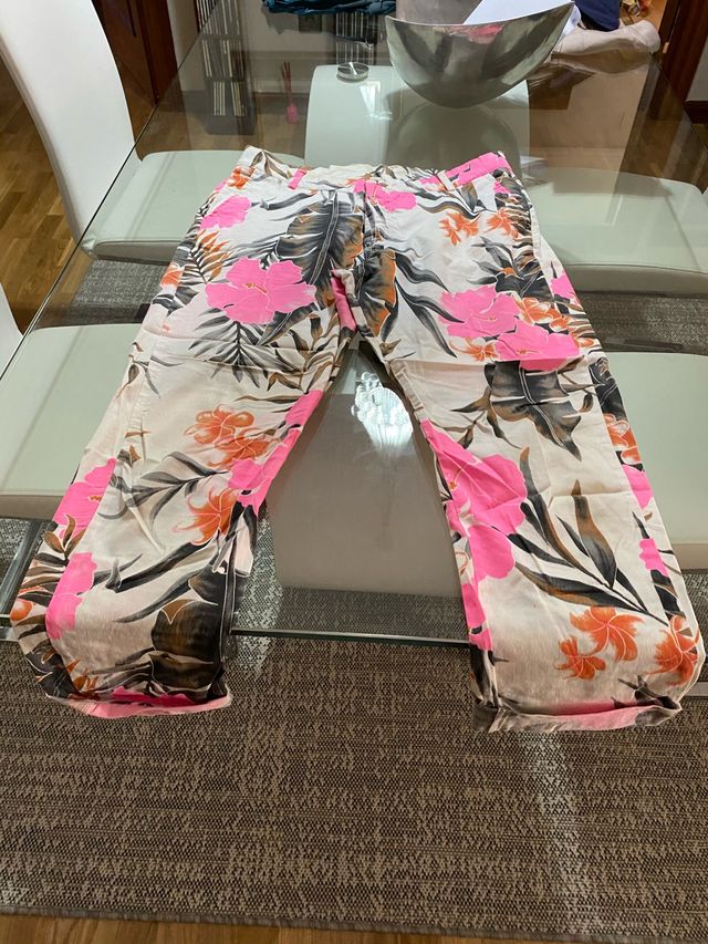 Pantalón de Kosmika prácticamente nuevo