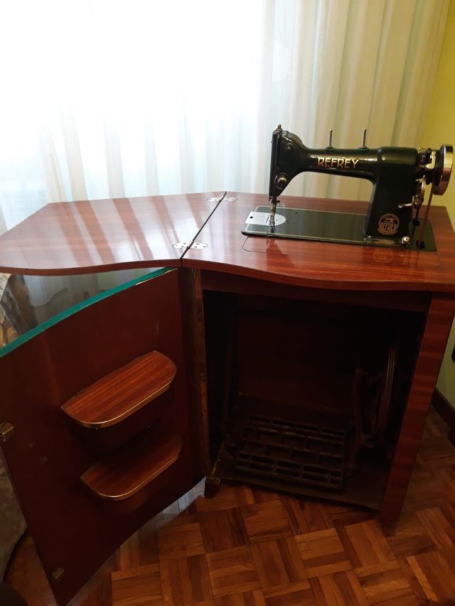 Máquina de coser Refrey