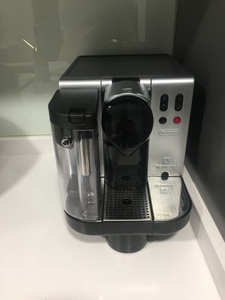 Cafetera Nespresso de segunda mano en Móstoles en WALLAPOP Cafetera Nespresso de segunda mano en Móstoles en WALLAPOP