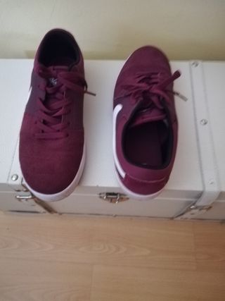 nike granates hombre