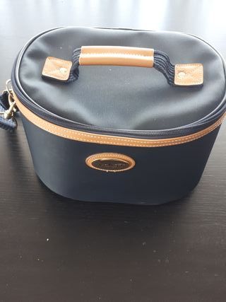Neceser de viaje nuevo valisa de segunda mano por 6,49 EUR en Madrid en  WALLAPOP