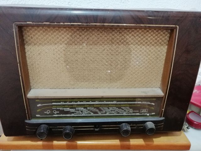 radio fhilips (De Familia)