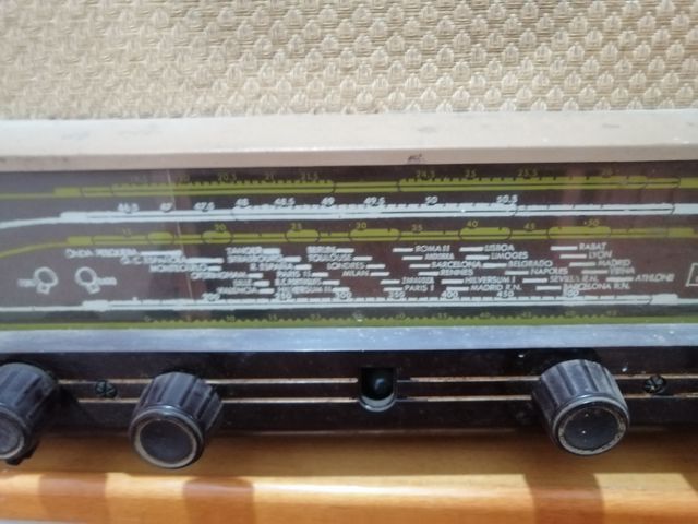 radio fhilips (De Familia)