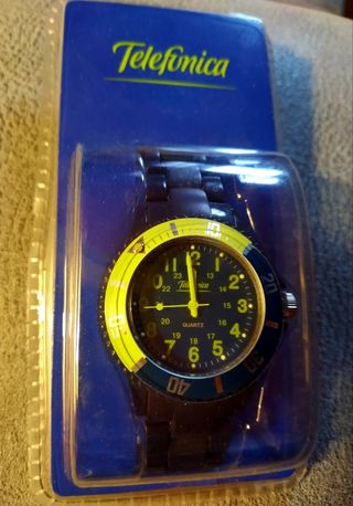 Reloj tipo deportivo con el logo de Telefonica de segunda mano por 10 EUR  en Madrid en WALLAPOP