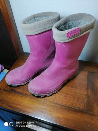 Botas de lluvia rellenas de borrego de segunda mano por 2,9 EUR en Alicante  en WALLAPOP