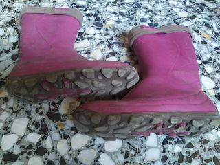 Botas de lluvia rellenas de borrego de segunda mano por 2,9 EUR en Alicante  en WALLAPOP