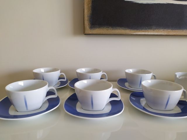 Vajilla y cubiertos a juego opcional