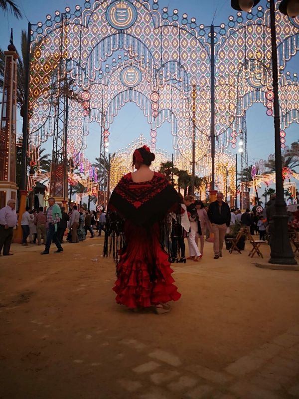 vestido flamenca mujer, feria, sevillanas, rocio