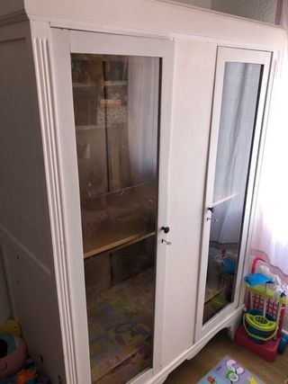 Armario antiguo pintado en WALLAPOP