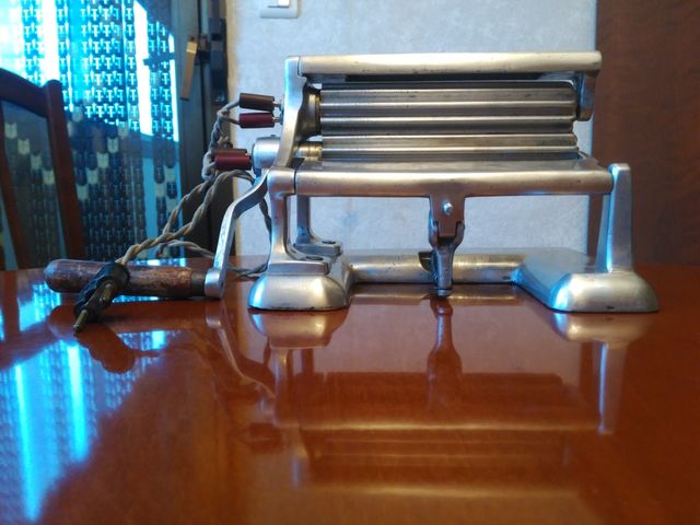 plancha antigua plisar electrica