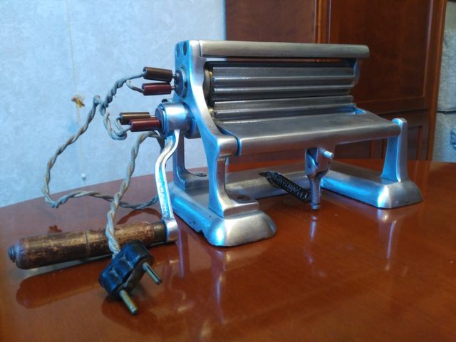 plancha antigua plisar electrica