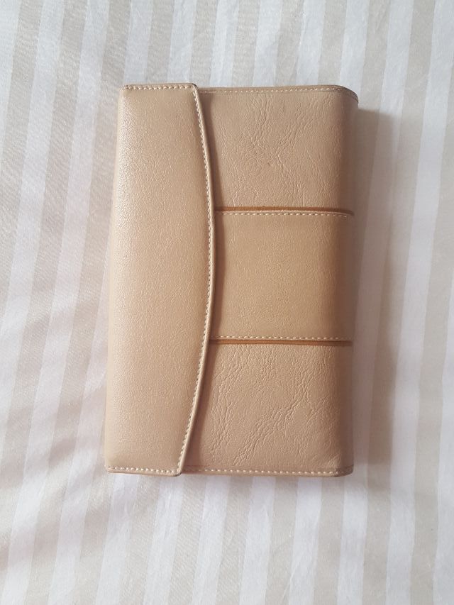 Cartera de mano beige