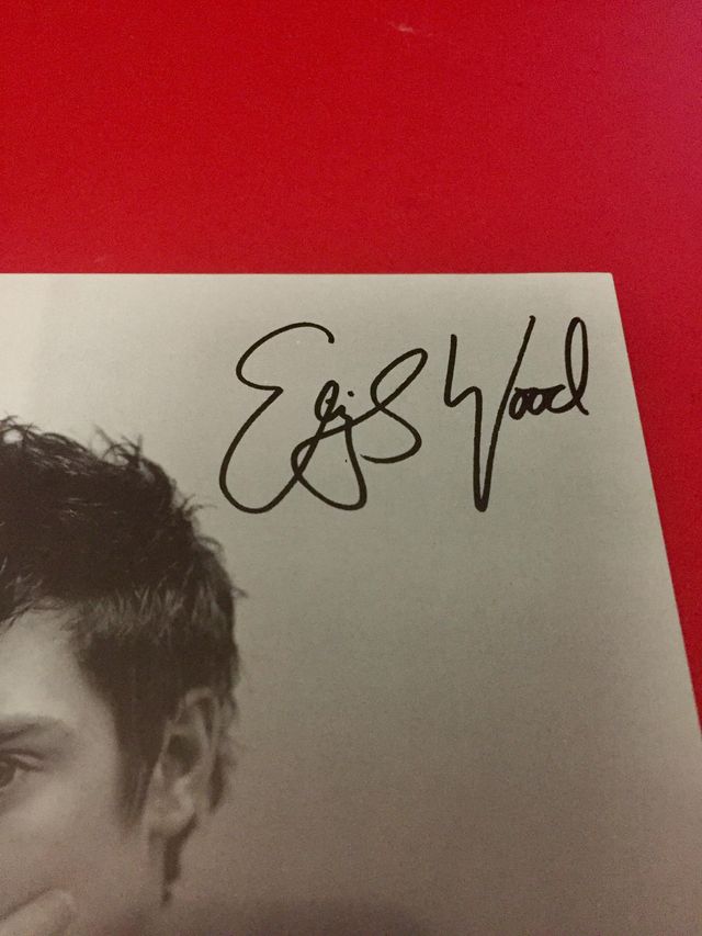 Foto oficial de con autógrafo de ELIJAH WOOD(2001)