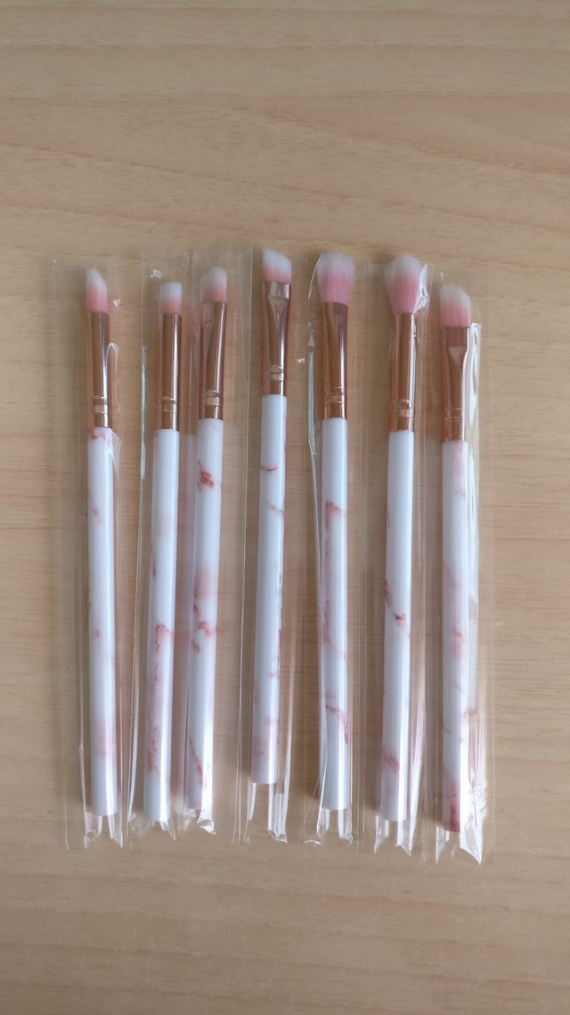 Brochas de ojos nuevas