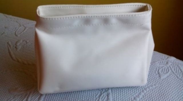 NUEVOS. Bolso y Neceseres