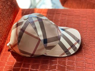 gorro burberry rojo