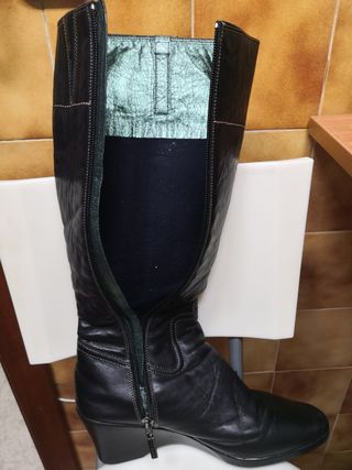Botas altas mujer 24 Hrs. de segunda mano por 25 EUR en Cantillana en  WALLAPOP