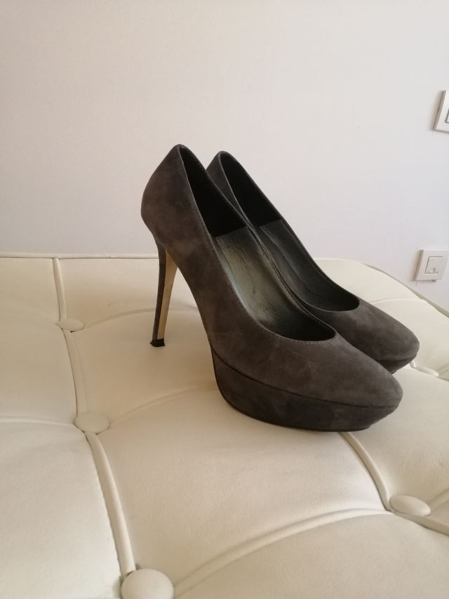 Tacones de ante de Charol