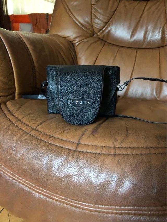 Máquina de fotos YASHICA MG-1