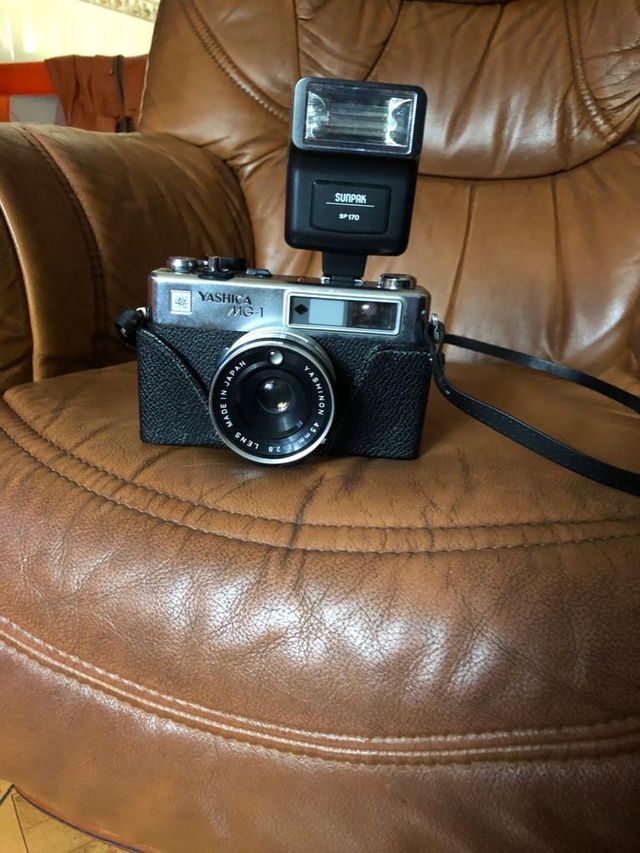 Máquina de fotos YASHICA MG-1