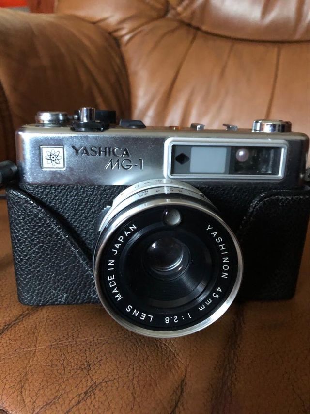 Máquina de fotos YASHICA MG-1