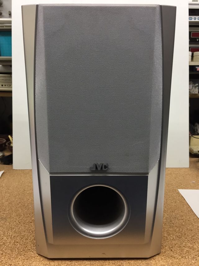 Subwoofer de segunda mano por 20 € en Madrid en WALLAPOP