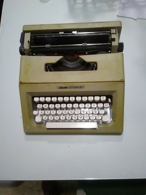 Máquina de escribir Lettera 25