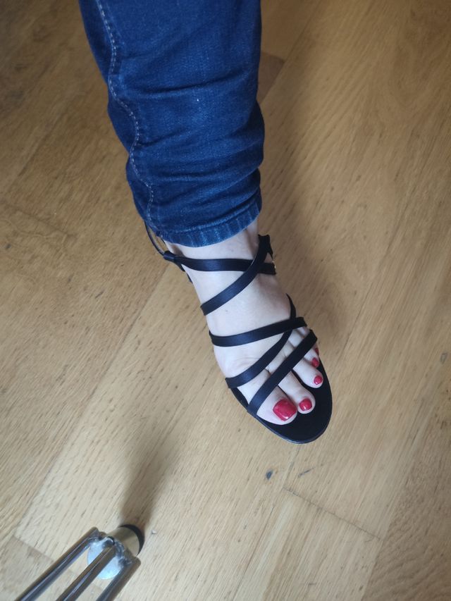 Sandalias negras de tacón