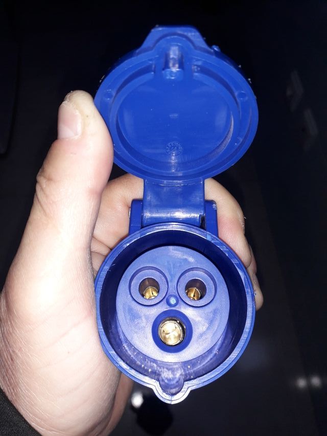 Adaptador enchufe schuco.