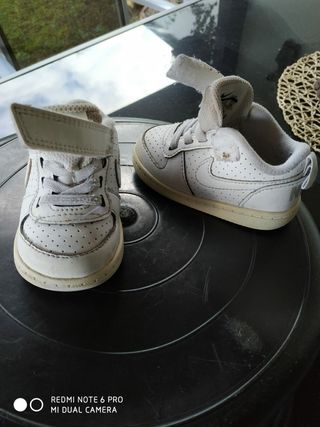 Zapatillas nike talla 19,5 de segunda mano por 5 EUR en Pravia en WALLAPOP