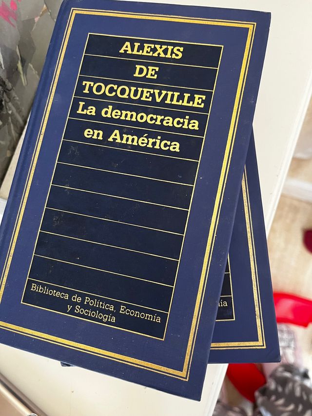 Biblioteca de política economía y sociologia