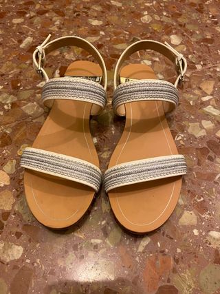 Sandalias Bershka bsk talla 36 de segunda mano por 6 EUR en Xirivella en  WALLAPOP