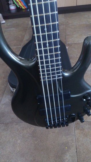 Bajo Ibanez EDC-705 Ergodyne de segunda mano por 549 EUR en Torrevieja en  WALLAPOP