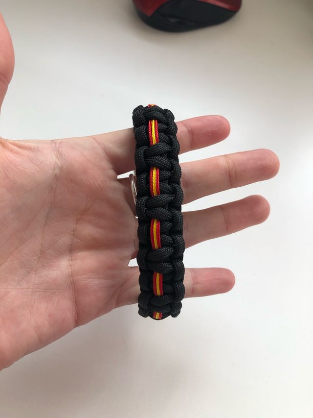 Pulseras y llaveros paracord