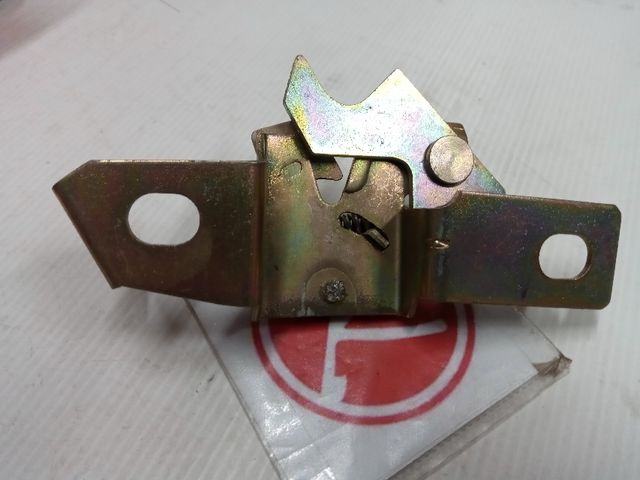 Cerradura capot motor Seat 124 y 1430