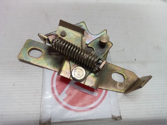 Cerradura capot motor Seat 124 y 1430