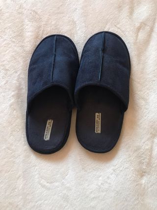 Zapatillas casa hombre T-44 de segunda mano por 5 EUR en Alcalá de Henares  en WALLAPOP