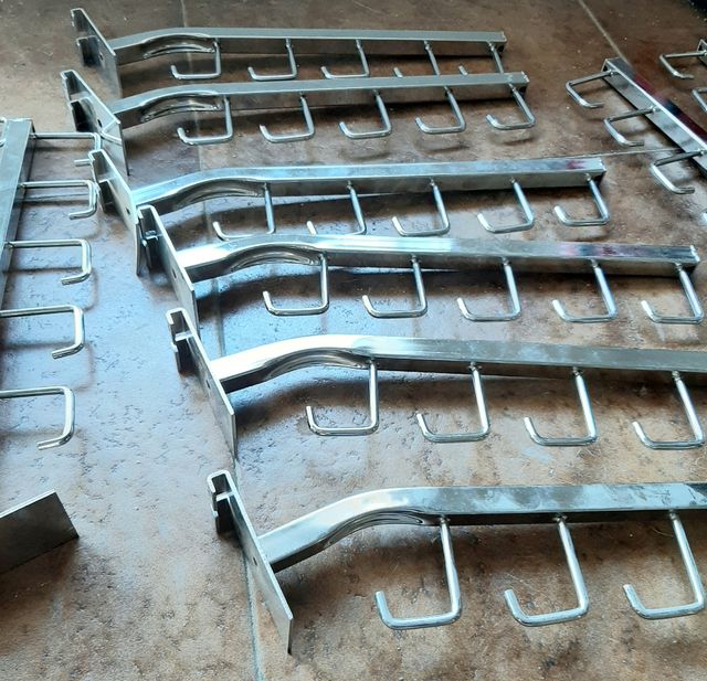 Barra reclinada para colgar ropa MOBILIARIO TIENDA