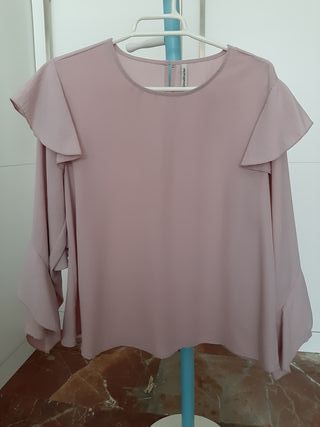 Blusa con volantes de segunda mano en Jaén en WALLAPOP Blusa con volantes de segunda mano en WALLAPOP