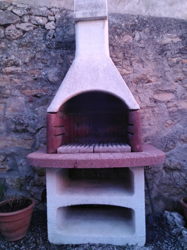 Barbacoa de piedra de segunda mano por 150 € en El Molar en WALLAPOP