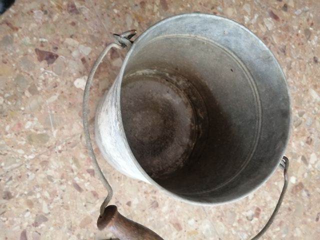 lavamanos antiguo de hierro