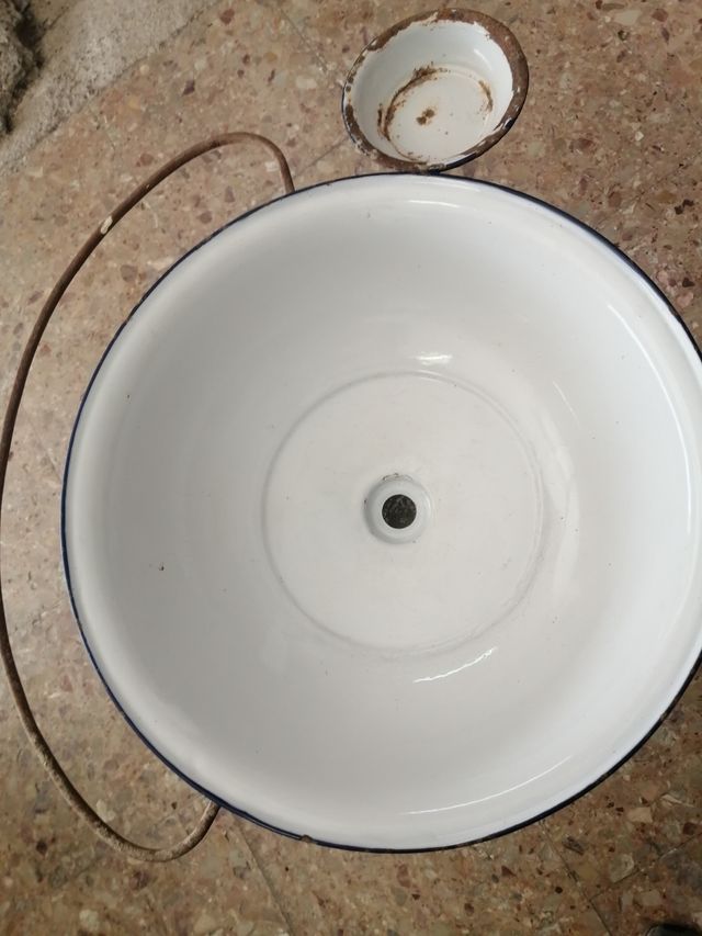 lavamanos antiguo de hierro