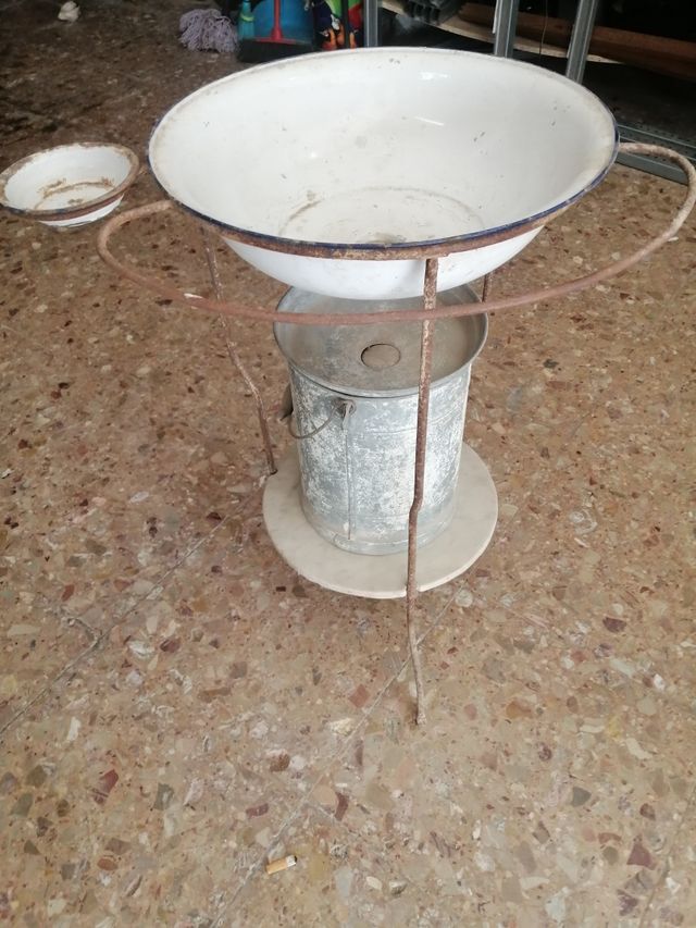 lavamanos antiguo de hierro